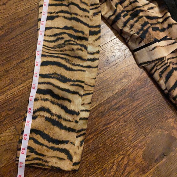 Zara, BN Beautiful Silk Tiger Print Blazer, Size L - Picture 11 of 11